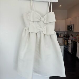 Elegant White Bow Bridal Dress